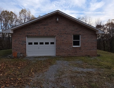 412 Yorkshire Rd, North Tazewell, VA 24630 - photo 4