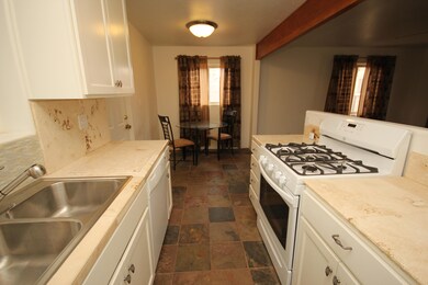 Kitchen/Dining Area