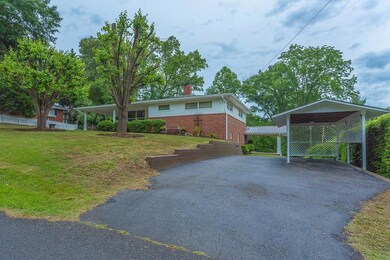 105 Clebourne Ave-3
