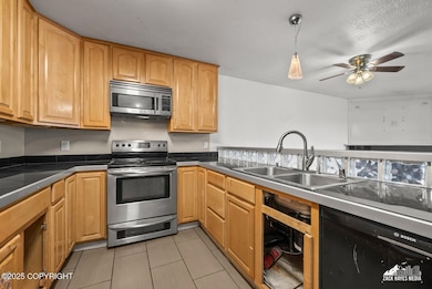 16-329e14thaveunit7_ZHM_016