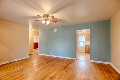 ...offers numerous options for furniture placement