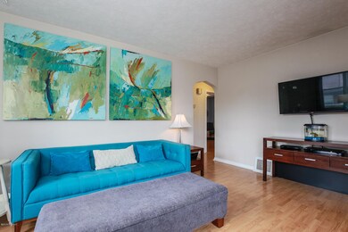 006-Living_Room-5435224-medium