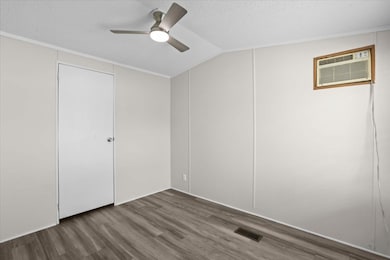 22600 Middlebelt Rd unit D06, Farmington Hills, MI 48336 - photo 7