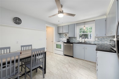 75 Darling St, Warwick, RI 02886 - photo 5