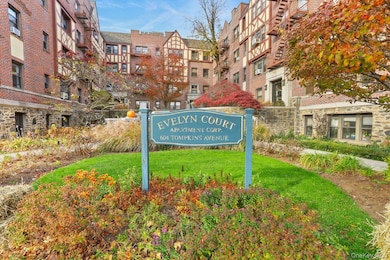 Evelyn Court Apartment unit 10-C, Mamaroneck, NY 10543 - photo 5