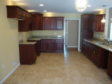 117 Victoria Cir, Jefferson Township, PA 18436 - photo 3