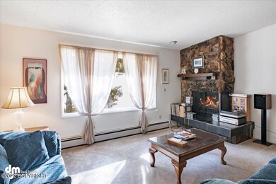 06-Family Room_ELI03098-HDR-Edit