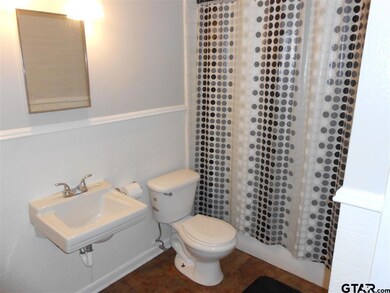 1912 Jarrel Ave, Tyler, TX 75701 - photo 3