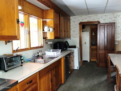 117 N Holden St, North Adams, MA 01247 - photo 3