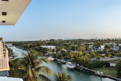 10140 W Bay Harbor Dr unit PH3, Bay Harbor Islands, FL 33154 - photo 5