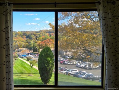 174 Country Club Ln, Pomona, NY 10970 - photo 4