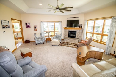 606 W View Dr, Readlyn, IA 50668 - photo 2