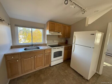 160 Laurel Ave unit Upper in Back Buildi, Northport, NY 11768 - photo 5