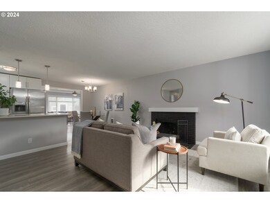 Living Room/Entrance