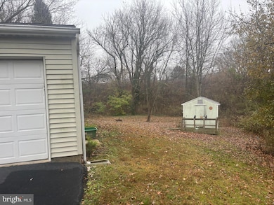 1040 Hilmar Cir, Columbia, PA 17512 - photo 5