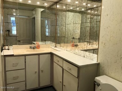 322 E Spruce St, Marshall, MI 49068 - photo 7