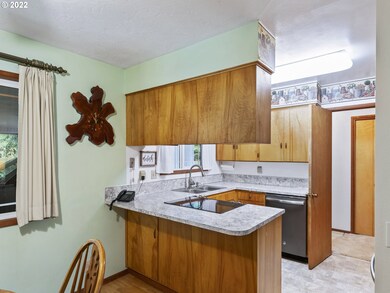 31478 Fir View Ln, Creswell, OR 97426 - photo 3