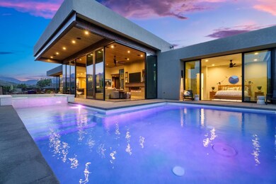 Infinity Pool & Hot Tub