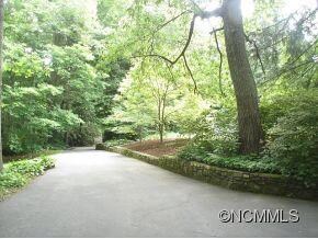 PRIVATE MEANDERING DRIVE