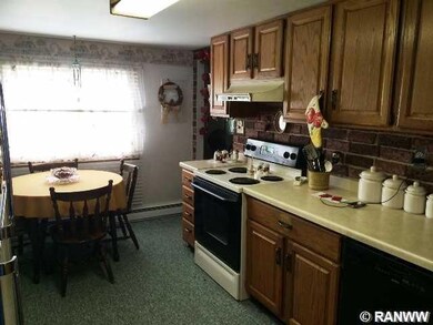 3424 Locust Ln, Eau Claire, WI 54703 - photo 3