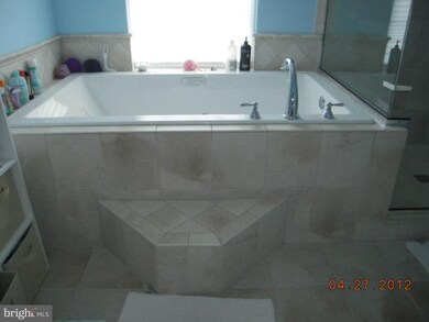 2405 Summershade Ct, Odenton, MD 21113 - photo 6