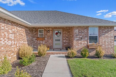 1214 S Fountain Dr-4