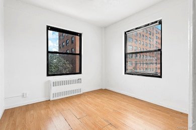 The Howard unit 5B, Rego Park, NY 11374 - photo 4