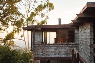1777 Las Tunas Rd-38