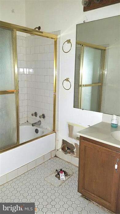 8128 Londonderry Ct, Laurel, MD 20707 - photo 7