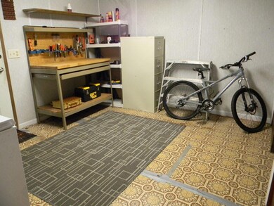 203 E Coyote St, Mandan, ND 58554 - photo 6