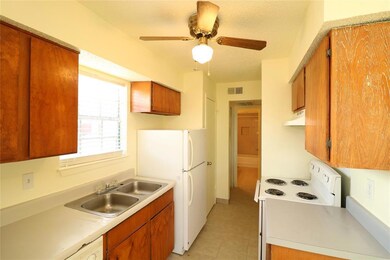 8037 Cambridge Cir unit 8037, Fort Worth, TX 76108 - photo 3