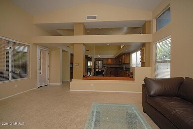 familyroomkitchen_700