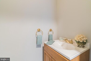 2043 Wisteria Ln, Lafayette Hill, PA 19444 - photo 5