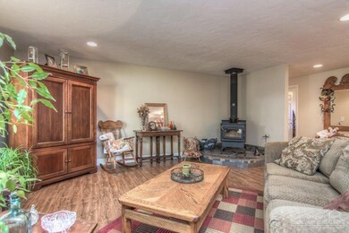 20382 Illahee Dr, Bend, OR 97702 - photo 4