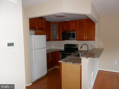 10206 Faire Commons Ct, Burke, VA 22015 - photo 3