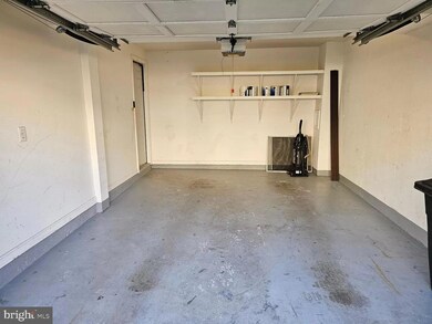 8105 Madrillon Springs Ln, Vienna, VA 22182 - photo 5