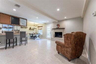 916 Madrid Ct, Hurst, TX 76053 - photo 3