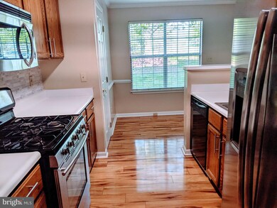 10998 Koman Cir unit 102, Manassas, VA 20109 - photo 6