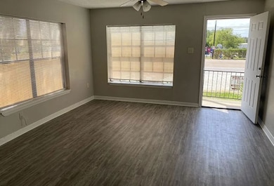 106 Waverly Dr unit D, Bryan, TX 77801 - photo 2