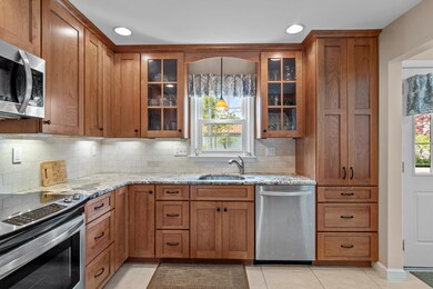 198 Walnut Hill Ave, Manchester, NH 03104 - photo 6