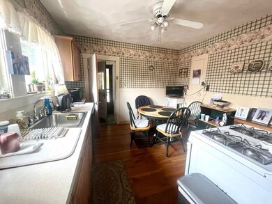 31 Maple Ave unit 2, Medford, MA 02155 - photo 3