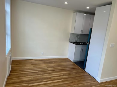 142-20 84 Dr unit 4D, Briarwood, NY 11435 - photo 3