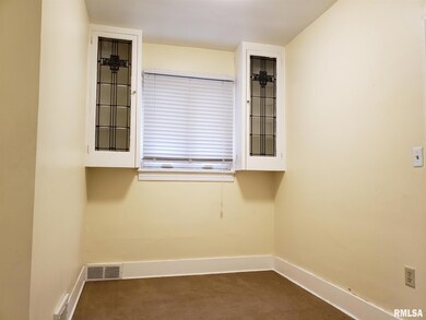 910 E Locust St unit 4, Davenport, IA 52803 - photo 4