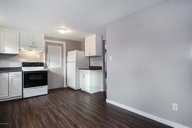 1402 Hickory St, Niles, MI 49120 - photo 3