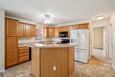 805 NE 4th St, Earlham, IA 50072 - photo 2