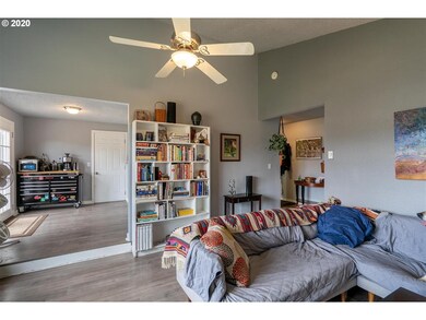 672 Janus St, Springfield, OR 97477 - photo 5