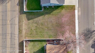 847 11th St E, Dickinson, ND 58601 - photo 6