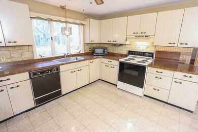 5 Wellesley Cir, South Hadley, MA 01075 - photo 3