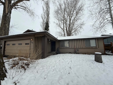 1121 Merryman Dr, Klamath Falls, OR 97603 - photo 3