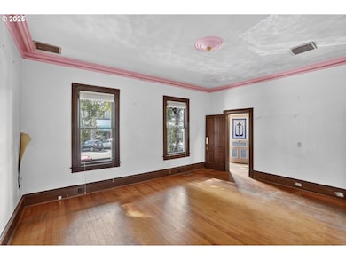 Living Room-Vaulted Ceilings